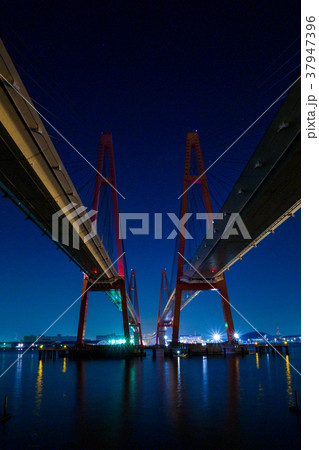 名港トリトン・名港西大橋(双子橋)の夜景 名港トリトン・名港西大橋(双子橋)の夜景 37947396