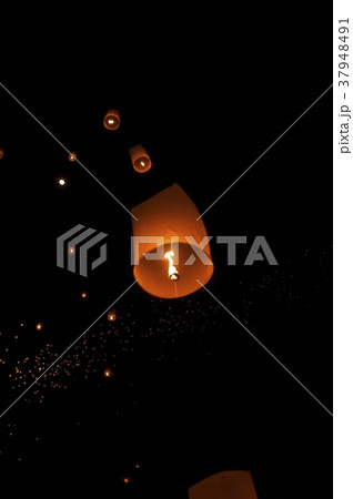 Sky lantern festival 〜チェンマイの夜空に〜 37948491