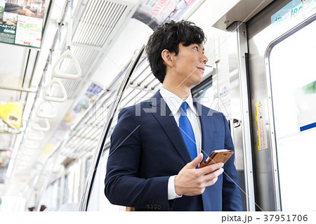 ビジネスマン 電車 撮影協力「京王電鉄株式会社」 ビジネスマン 電車 撮影協力「京王電鉄株式会社」 37951706