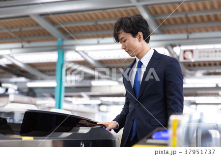 駅 改札　撮影協力「京王電鉄株式会社」 37951737