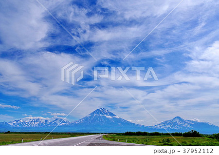 カムチャツカ コリャーク山とアバチャ山 カムチャツカ コリャーク山とアバチャ山 37952112