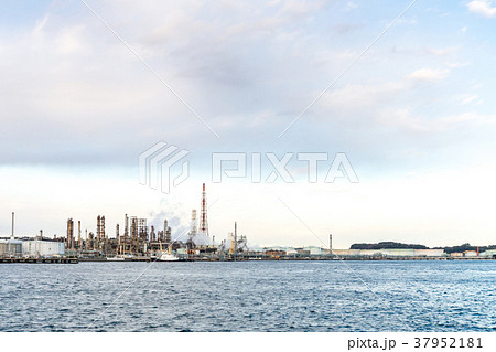 石油精製工場の風景 37952181
