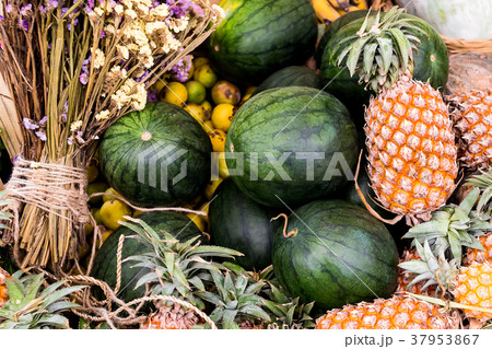 The group of fresh fruit 37953867
