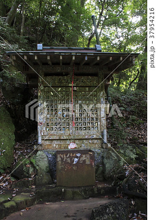 浄蓮の滝散策コース途中にある「祠」 浄蓮の滝散策コース途中にある「祠」 37954216