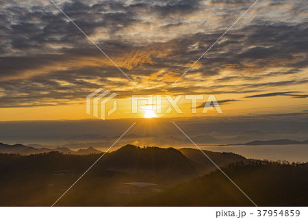 空 山 夕焼け 37954859