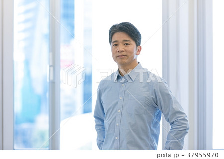 カジュアルオフィスイメージ ビジネスイメージ 私服 会社員 カジュアルオフィスイメージ ビジネスイメージ 私服 会社員 37955970