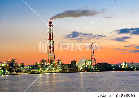 プラントの夕焼け【福岡県北九州市】 37958068