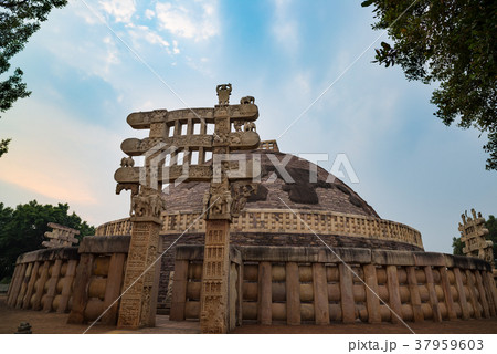 Sanchi Stupa, Ancient buddhist building 37959603