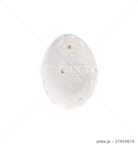 Easter hen's egg with carving. 37959670