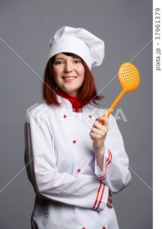 Photo brunette cook in white dressing gown and cap Photo brunette cook in white dressing gown and cap 37961379