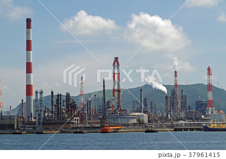 石油コンビナートの景色 37961415