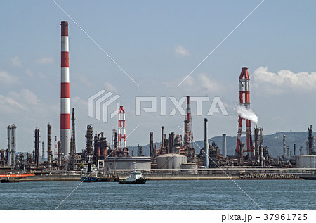 石油コンビナートの景色 石油コンビナートの景色 37961725
