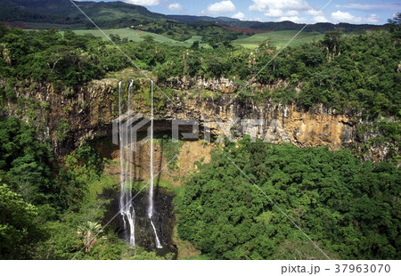 INDIAN OCEAN MAURITIUS CHAMAREL WATERFALL INDIAN OCEAN MAURITIUS CHAMAREL WATERFALL 37963070