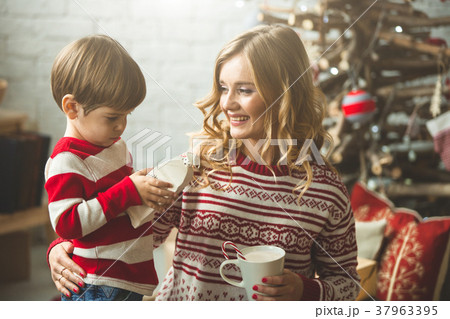 Portrait of happy mother and son on the background 37963395