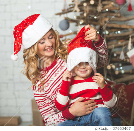 Portrait of happy mother and son on the background 37963407