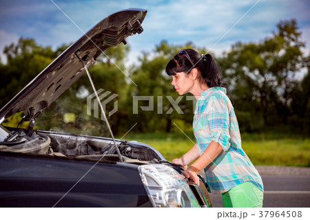 Damage to vehicle problems on the road. 37964508