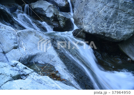 高知県安居渓谷の清流 37964950