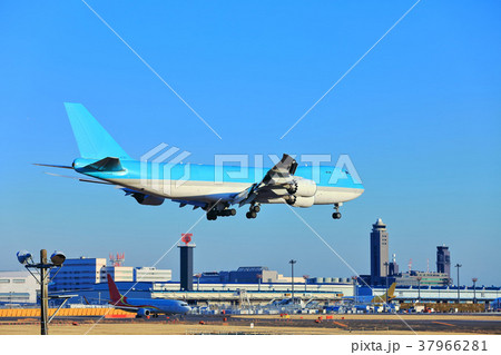成田に着陸する747 37966281