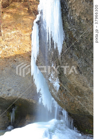 月待の氷瀑 37966300