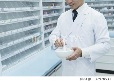薬局　薬剤師　乳鉢　調剤 37970531