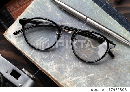 Retro table 37972308