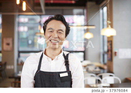 笑顔 微笑 微笑み 37976084