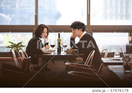 デート レストラン 食堂 37976176