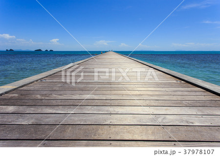 Wood bridge to the sea in Koh Samui, Thailand 37978107