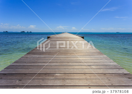 Wood bridge to the sea in Koh Samui, Thailand 37978108
