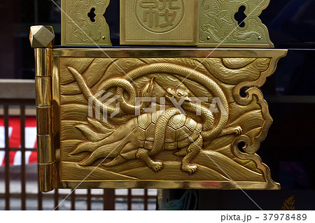 祇園祭　綾傘鉾　四神（玄武）の彫金細工 37978489