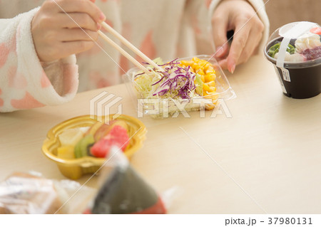 部屋着・女性 部屋着・女性 37980131