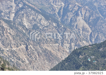 インドのキナウル谷　レコン・ピオの美しい山々と村　 37982025