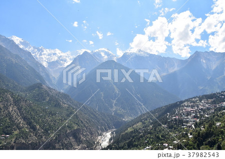 インドのキナウル谷　レコン・ピオの美しい山々と街並み 37982543