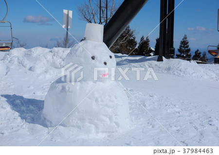 リフト横の雪だるま リフト横の雪だるま 37984463