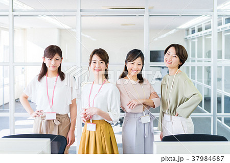 スタッフ 37984687