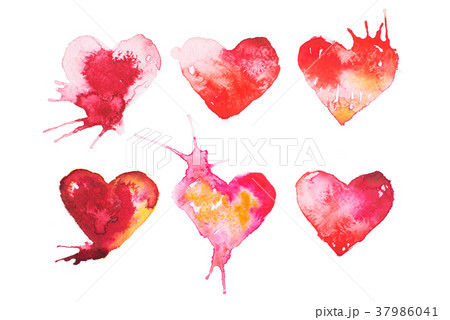 Watercolor painted red heart hand drawn Watercolor painted red heart hand drawn 37986041