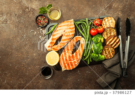 Healthy grill food 37986127