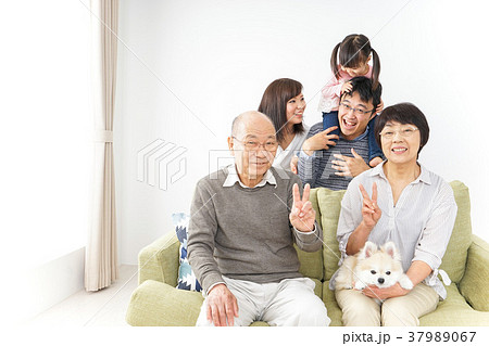 三世代 ファミリー 集合写真イメージ 三世代 ファミリー 集合写真イメージ 37989067