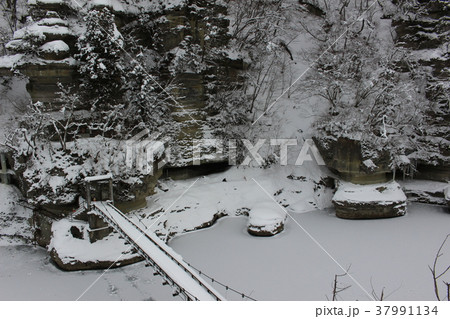 「塔の岪（へつり）」雪化粧 37991134
