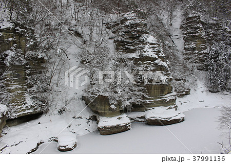 「塔の岪（へつり）」雪化粧 37991136