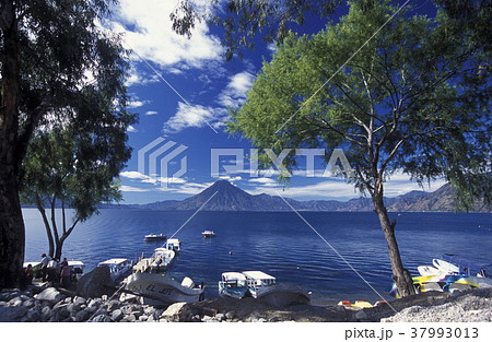 LATIN AMERICA GUATEMALA LAKE ATITLAN 37993013
