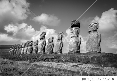 Moais statues, ahu Tongariki, easter island 37993710
