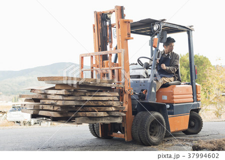 家具職人　フォークリフト 37994602