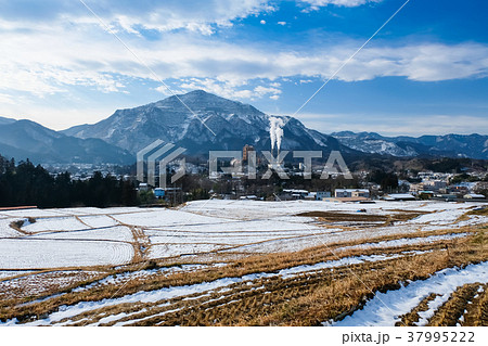 雪の残る寺坂棚田 秩父 37995222