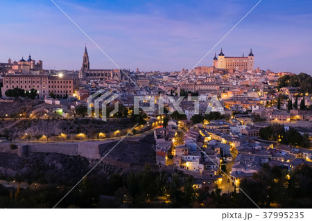 スペイン トレド 夜景 37995235