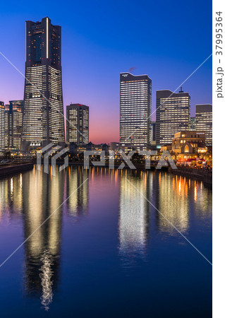 《神奈川県》横浜みなとみらい・全館ライトアップ夜景 《神奈川県》横浜みなとみらい・全館ライトアップ夜景 37995364