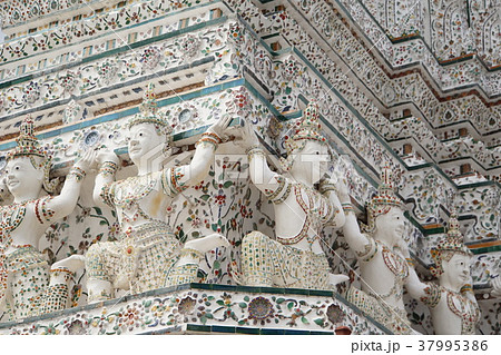 Wat Arun in Bangkok, Thailnd（タイ国バンコクにある寺院、ワット・アルン） 37995386