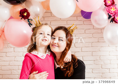 The cute little princesses 37996649