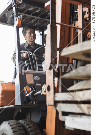 家具職人　フォークリフト 37996728