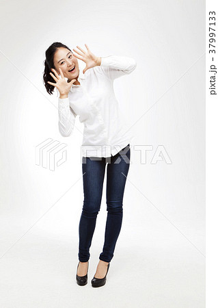 若い女性 美女 美しさ 37997133